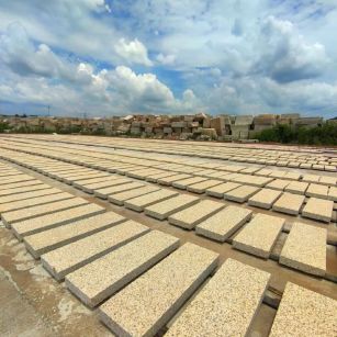 许昌 黄金麻花岗岩荔枝面地铺石防护中