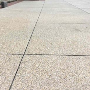 许昌 黄金麻花岗岩石板材荔枝面地面铺装效果