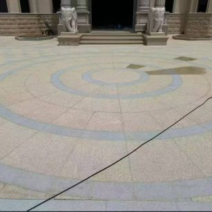 许昌 黄金麻芝麻灰花岗岩石材地铺拼接效果