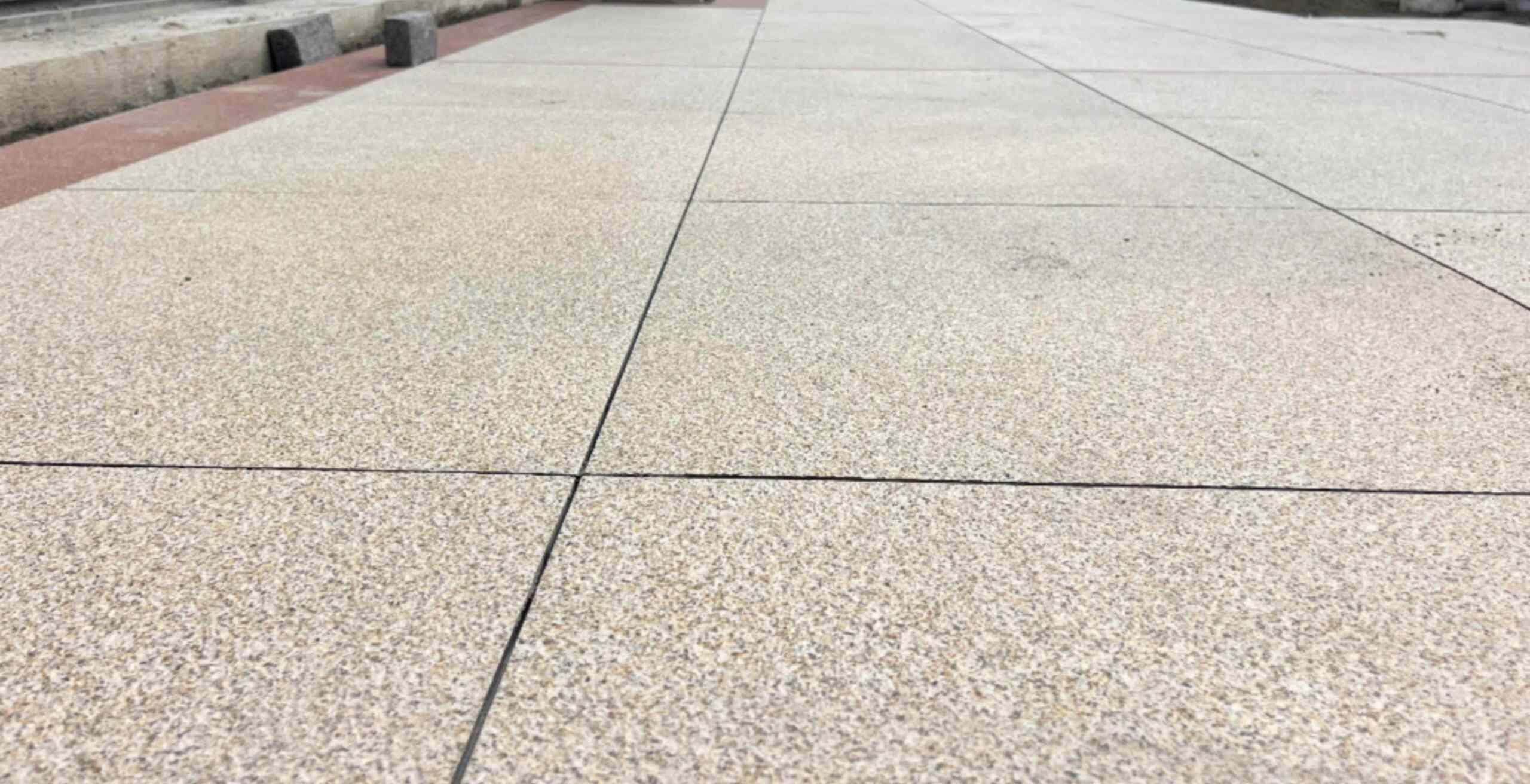 许昌 黄金麻花岗岩石板材荔枝面地面铺装效果