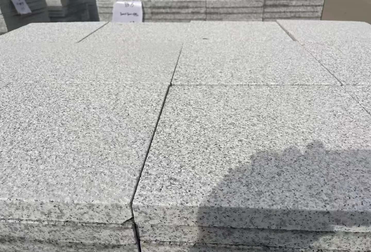 许昌 白麻花岗岩石材推荐 荔枝面地铺石