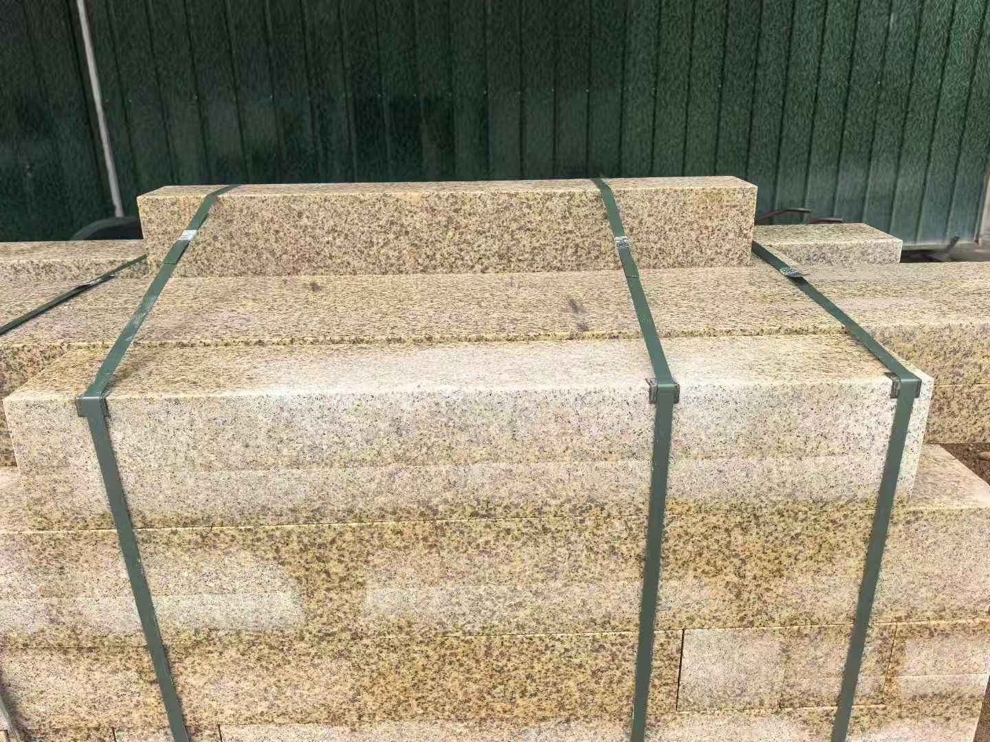 许昌 黄金麻花岗岩石材机切面栏杆料半成品