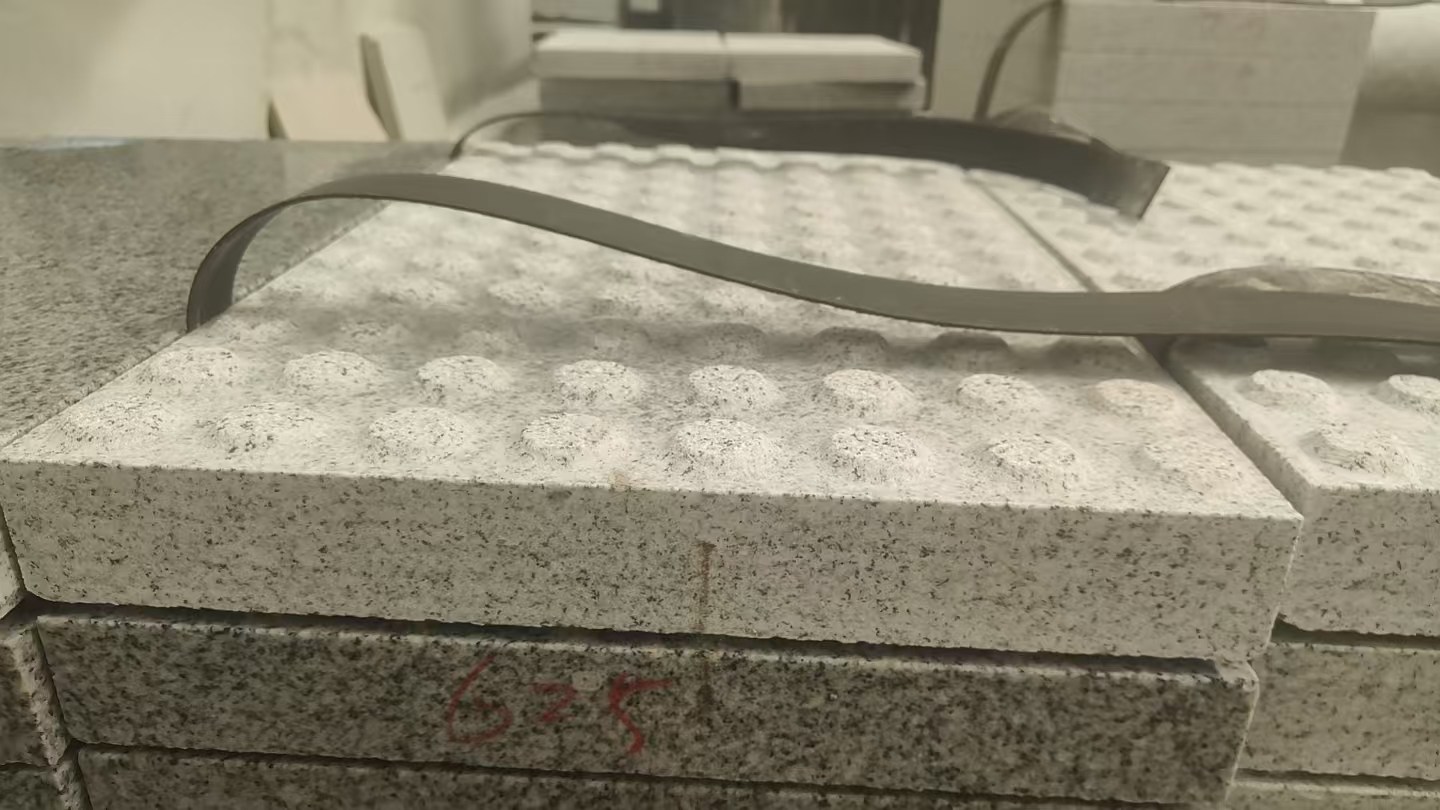 许昌 芝麻白花岗岩6.0公分荔枝面五轴加工雕刻盲点