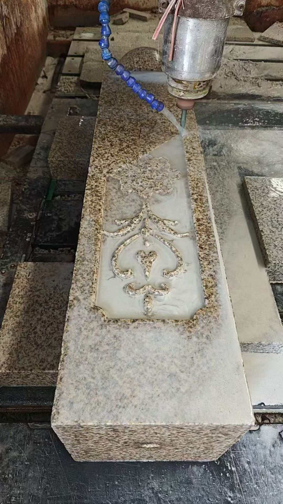 许昌 黄金麻花岗岩异形加工雕刻栏杆大柱