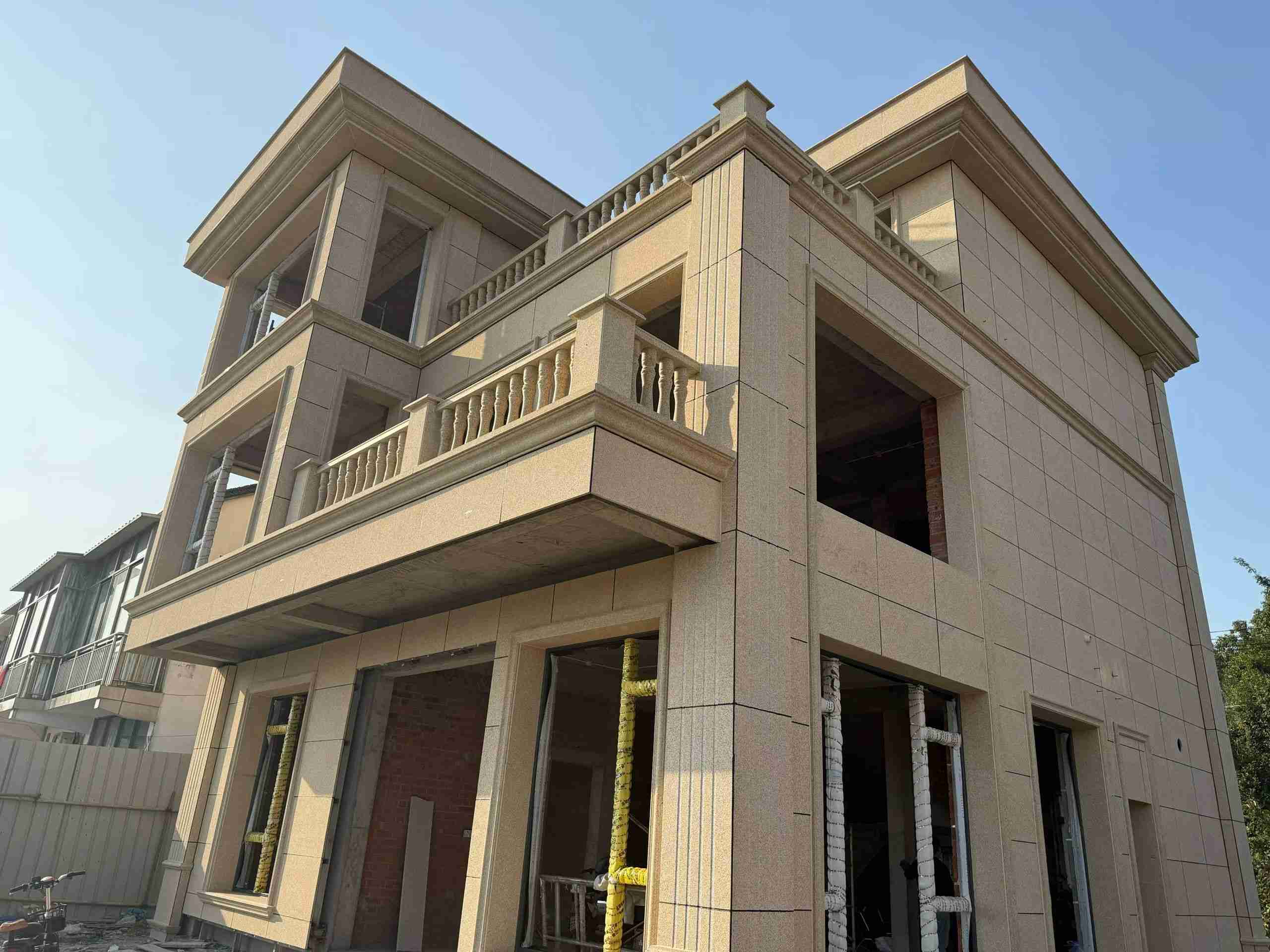 许昌 黄金麻花岗岩石材荔枝面外墙干挂效果展示