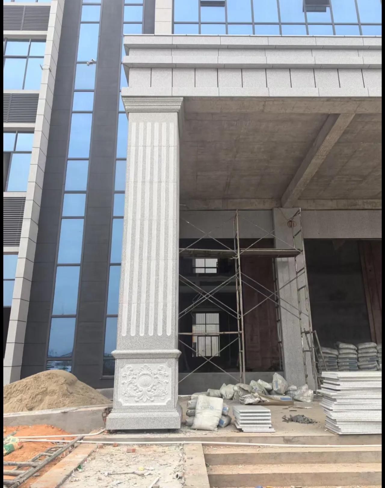 许昌 芝麻白光面花岗岩门楼大柱（罗马柱）配雕花底座