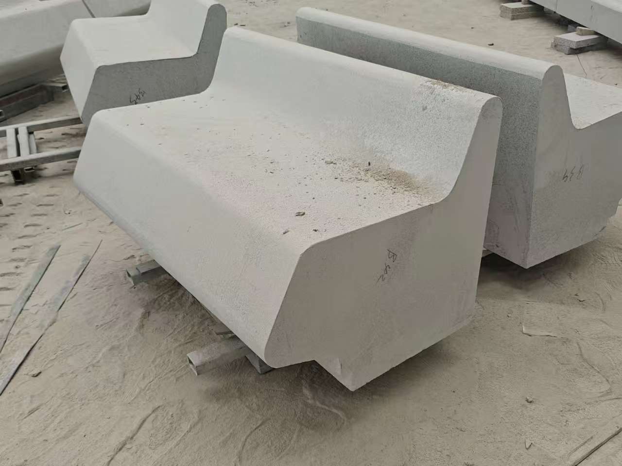 许昌 芝麻白花岗岩异形坐凳，石凳