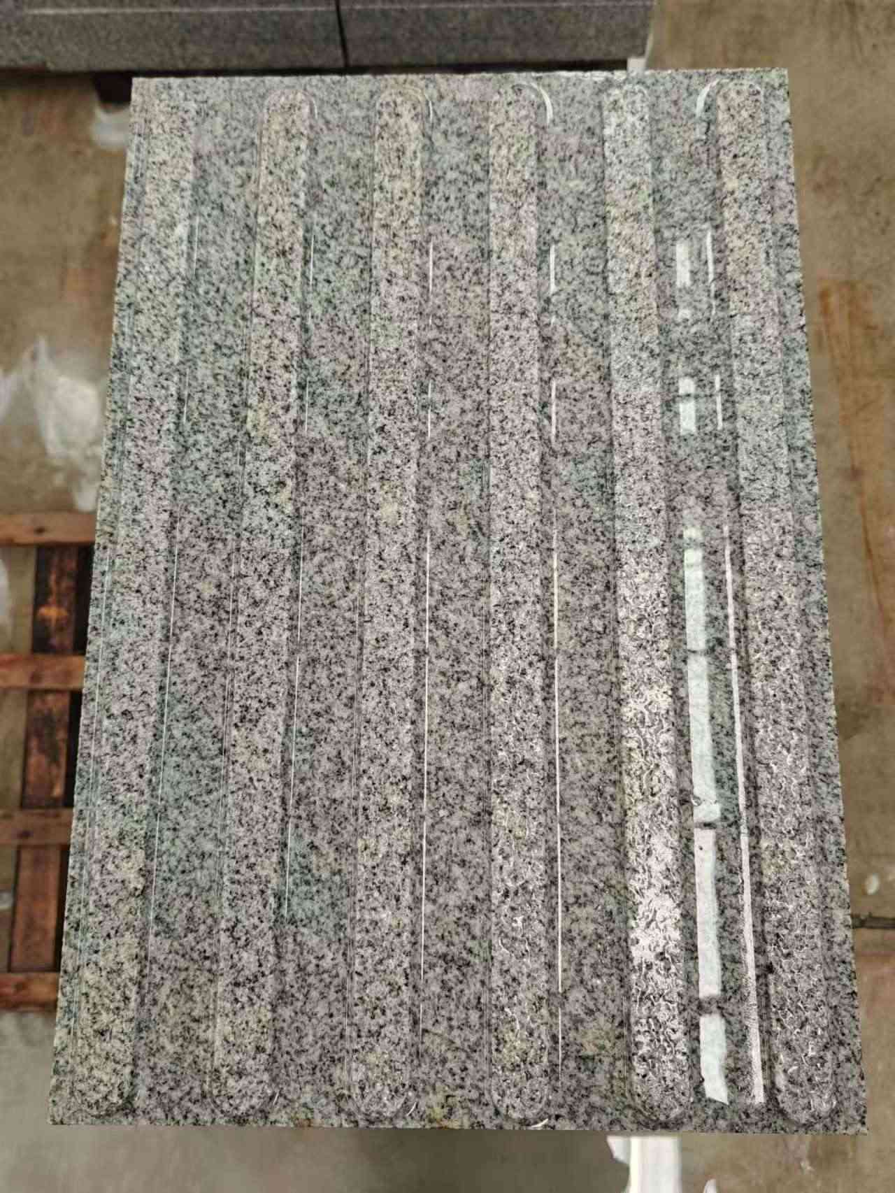 许昌 芝麻白花岗岩荔枝面雕刻盲道，盲条