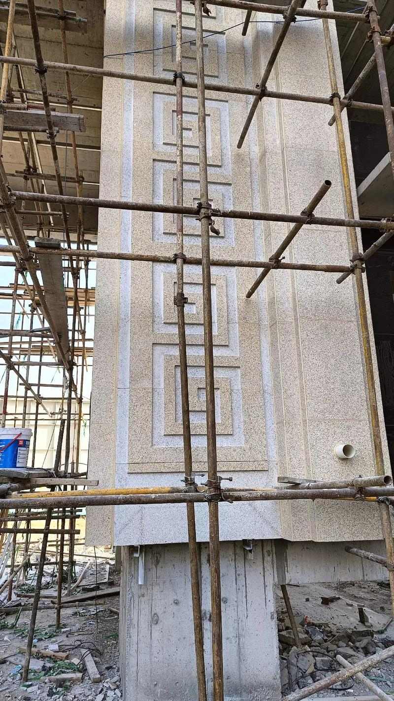 许昌 黄金麻花岗岩别墅外墙干挂回纹造型效果