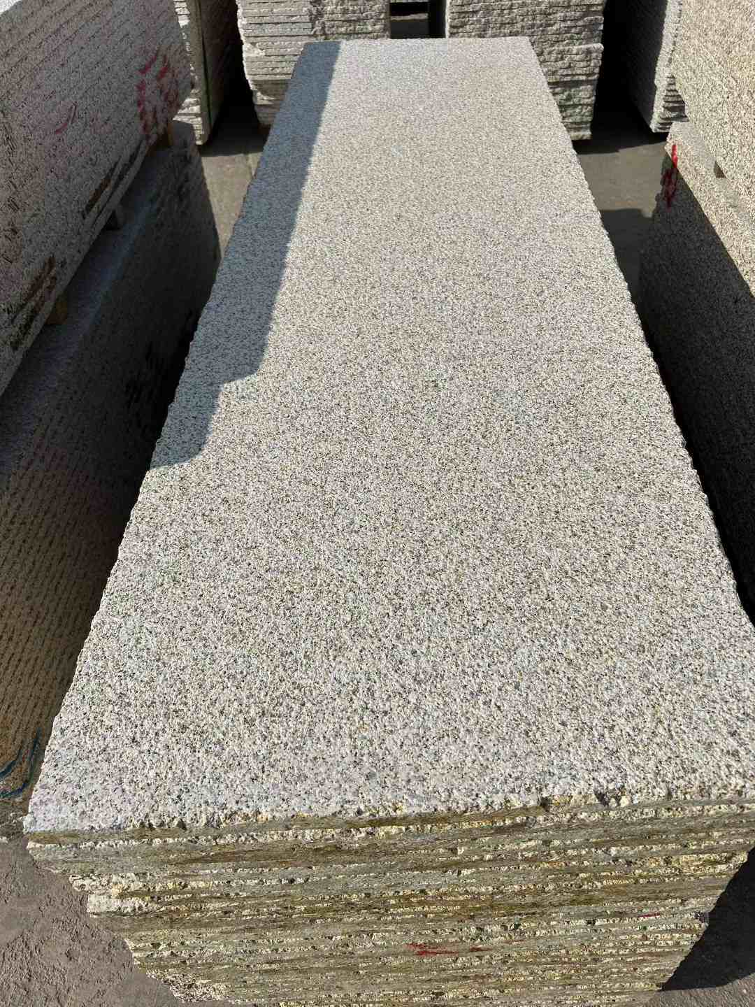 许昌 黄金麻花岗岩荔枝面毛板，半成品