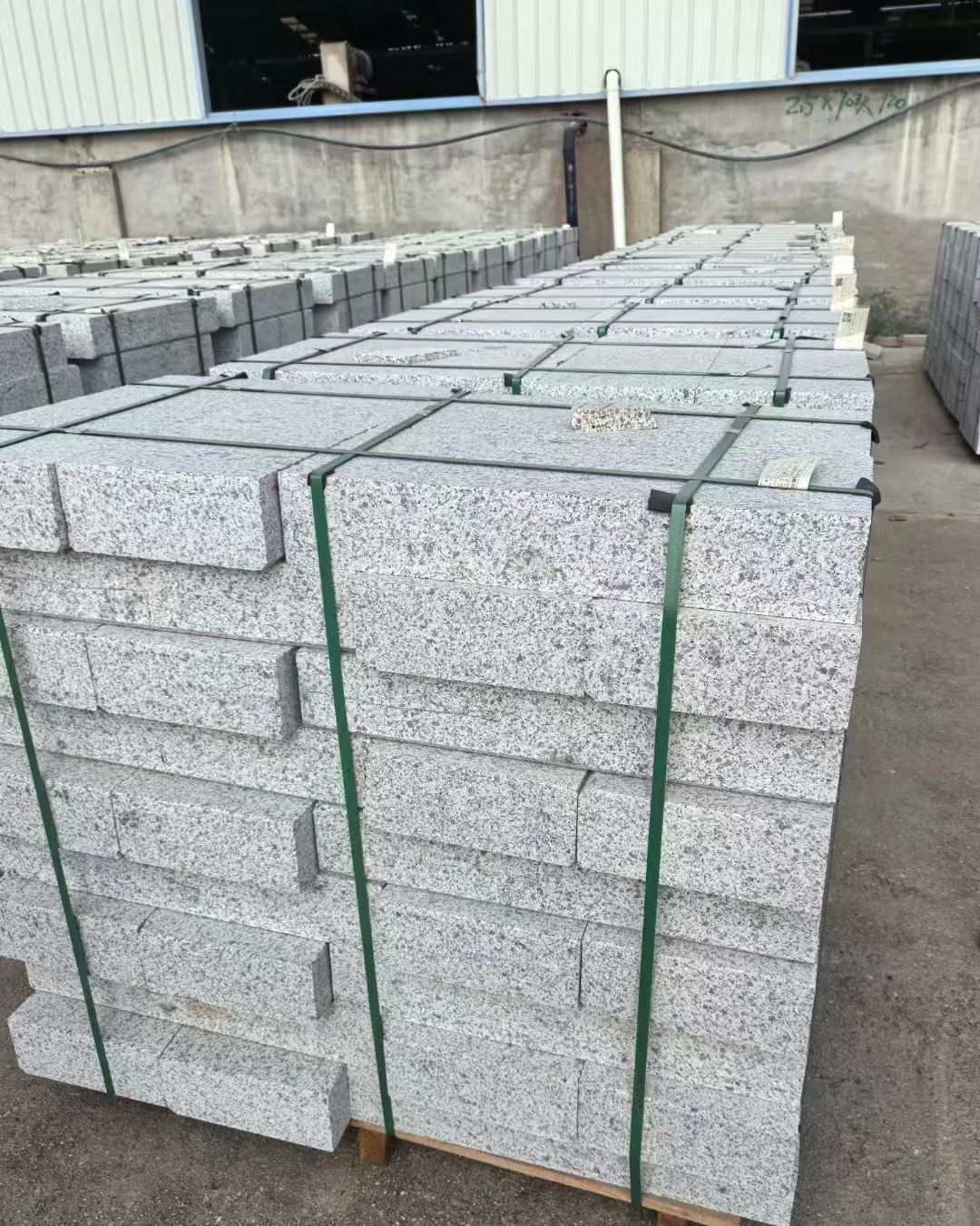 许昌 白麻花岗岩路沿石，弧形路沿石，道牙石，马路牙子，界石，路缘石，平沿石，直岩石，平缘石等