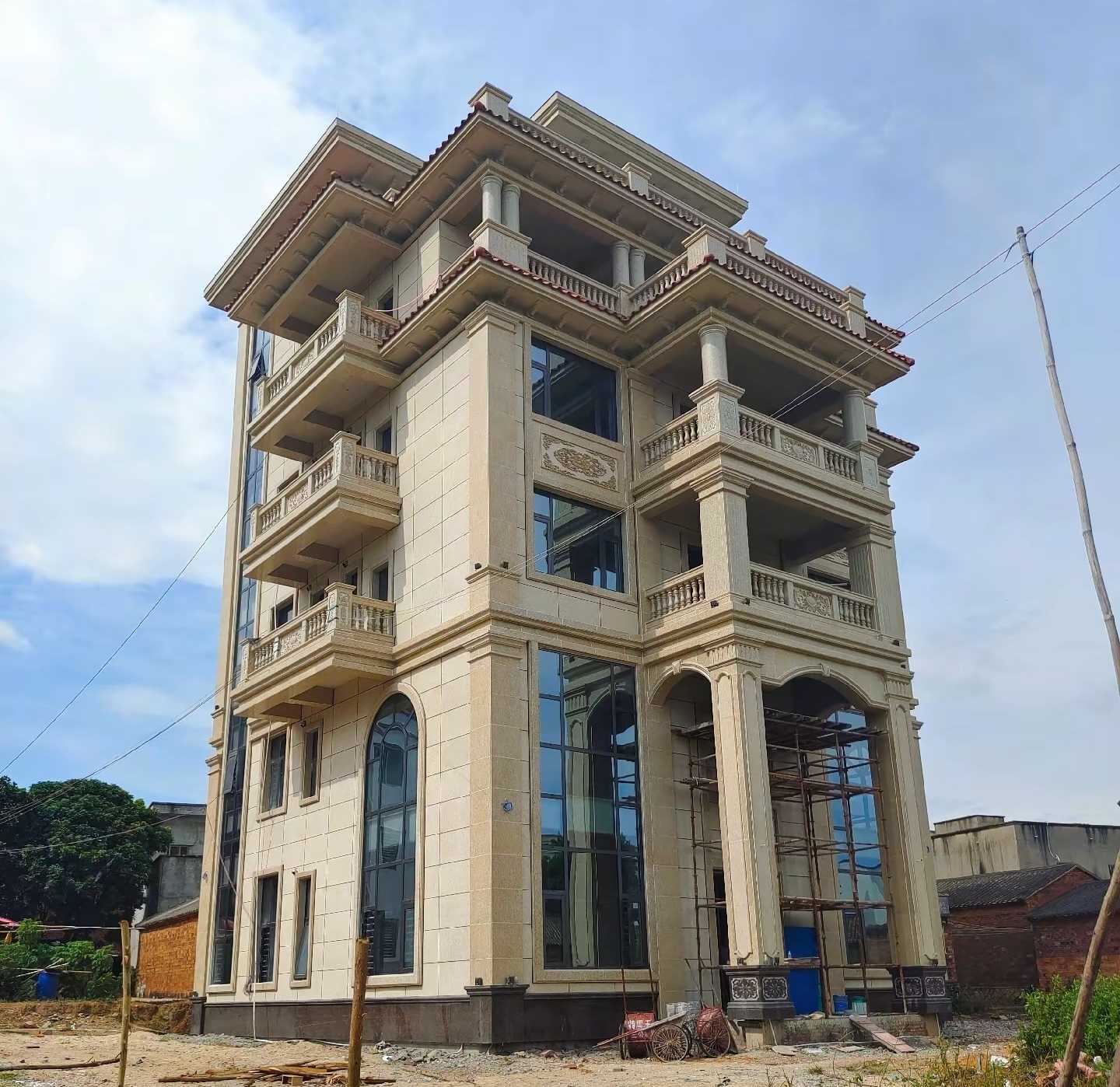 许昌 黄金麻花岗岩石材别墅外墙干挂搭配（雕花栏杆花瓶柱门楼罗马柱）